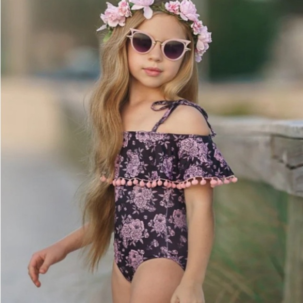 One piece swimsuit 4-5yrs
